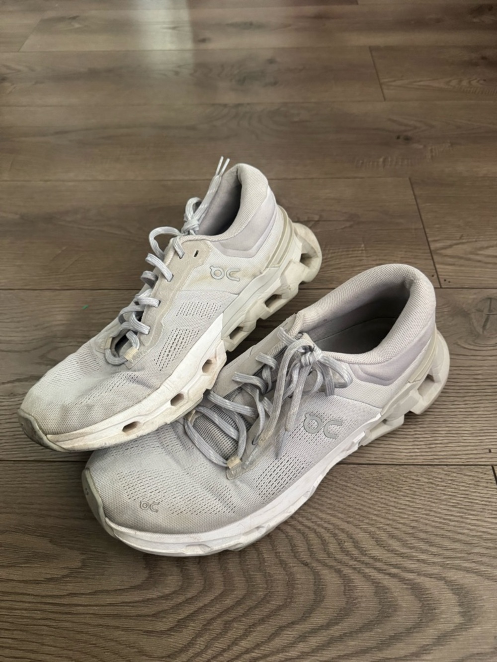 On Cloud White/Light Gray Running Shoes Men’s US Size 11.5